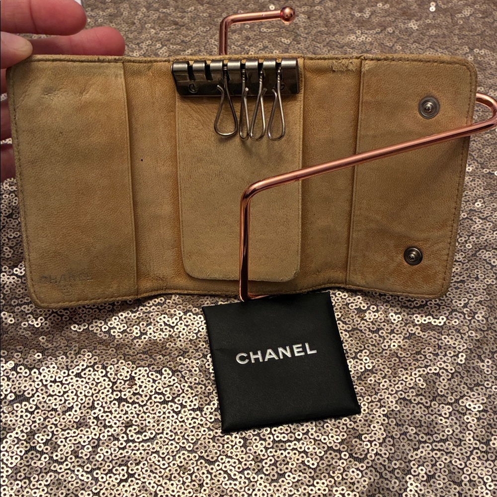 CHANEL Tan Suede Mini Wallet Stars & Hearts VINTAGE Key Holder - Picture 6 of 9